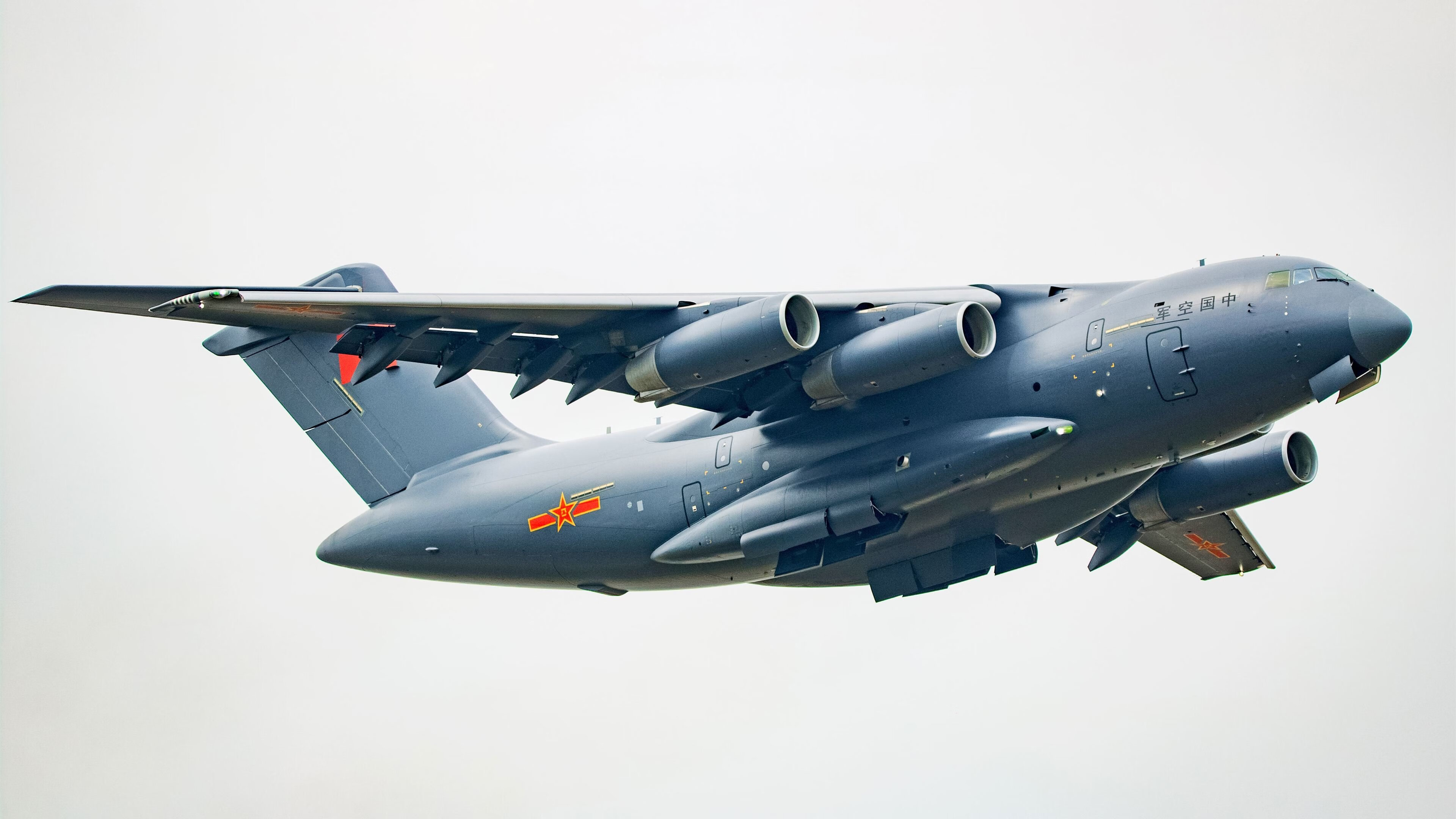 娱乐与竞技结合：足球明星的跨界合作，足球巨星和娱乐明星谁的影响力大