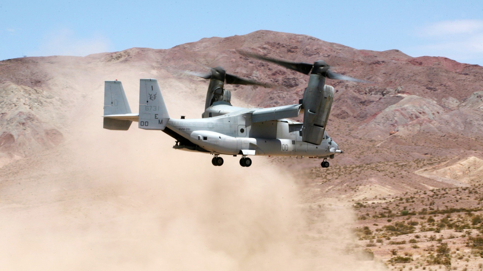 全黑队利用反击与速度优势,横扫对手防线,全黑队战舞