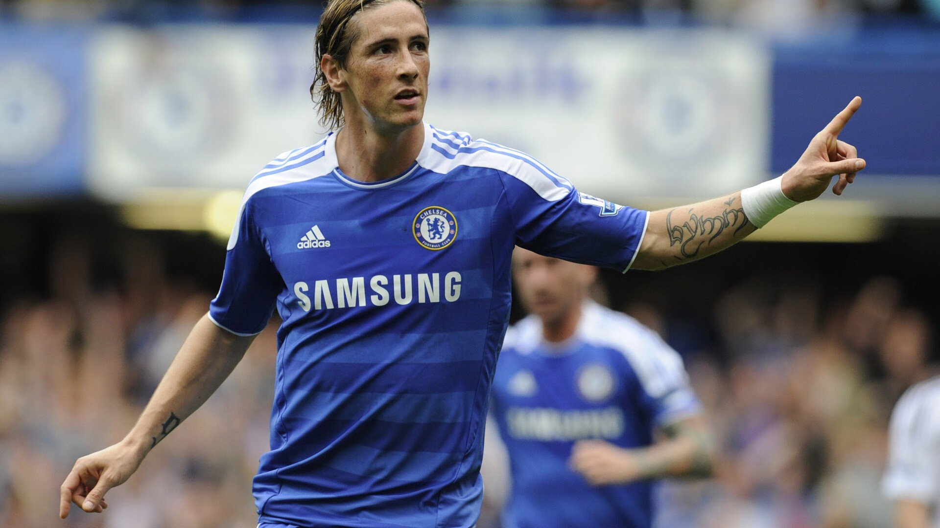 勒沃库森双边突破牵扯对手防线,勒沃库森二队